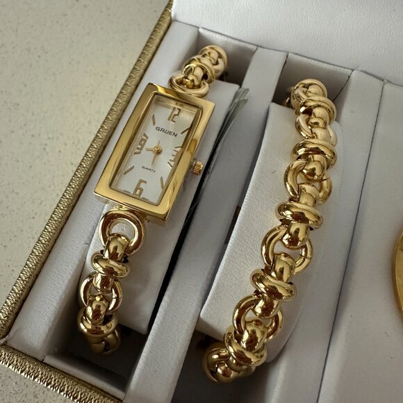 Share Vintage NOS Gruen Gold-Tone Watch, Earrings, & Bracelet Gift Set. Never wo - Picture 8 of 16